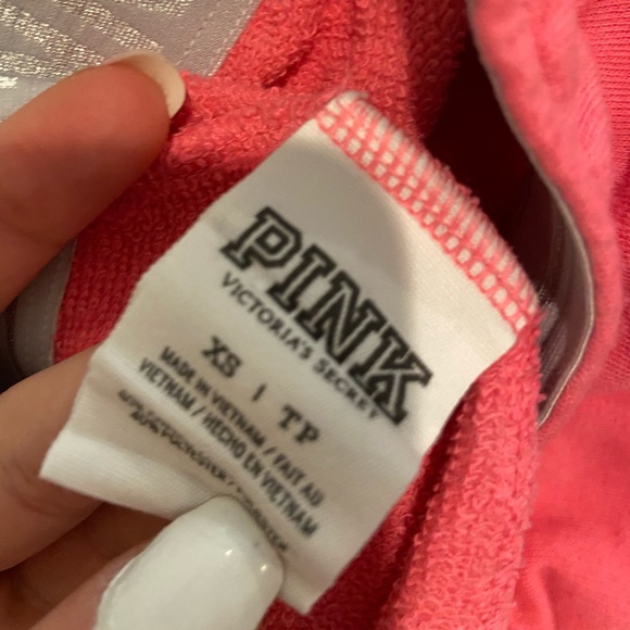 VS pink shorts - Picture 3 of 4